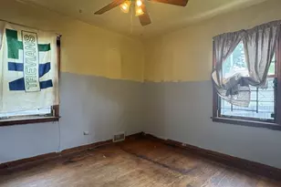 8153 S Marquette Ave, Chicago, IL 60617 - Photo 6