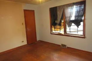8153 S Marquette Ave, Chicago, IL 60617 - Photo 8