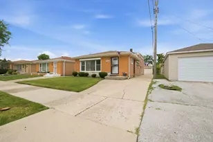 1014 W 109th Pl, Chicago, IL 60643 - Photo 2