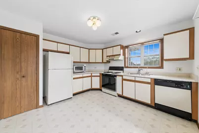 208 Chesterfield Court #B, Schaumburg, IL 60193 - Photo 8