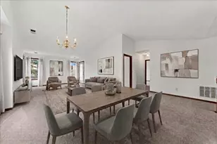 208 Chesterfield Ct, Schaumburg, IL 60193 - Photo 4