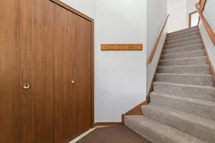 208 Chesterfield Ct, Schaumburg, IL 60193 - Photo 2