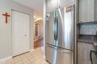854 Old Checker Rd, Buffalo Grove, IL 60089 - Photo 8