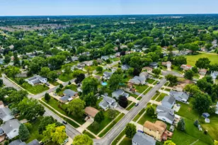 450 Heather Ln, Carol Stream, IL 60188 - Photo 4