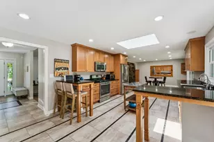 328 Windsor Ln, Inverness, IL 60010 - Photo 8