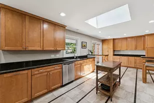 328 Windsor Ln, Inverness, IL 60010 - Photo 6