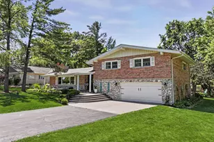 328 Windsor Ln, Inverness, IL 60010 - Photo 2