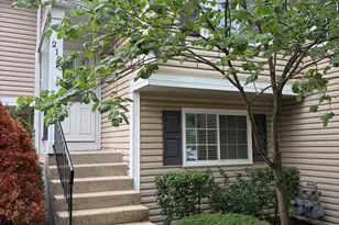 2123 Northwind Cir, Schaumburg, IL 60194 - Photo 2