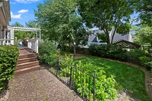 1565 Freeman Rd, Hoffman Estates, IL 60192 - Photo 4