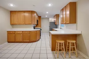 46 Avon Rd, Elk Grove Village, IL 60007 - Photo 10