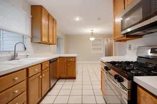 46 Avon Rd, Elk Grove Village, IL 60007 - Photo 8