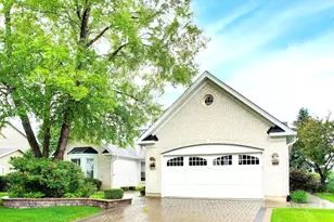 1605 Crowfoot Cir S, Hoffman Estates, IL 60169 - Photo 2