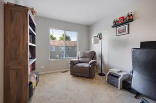 875 Emerald Dr, Pingree Grove, IL 60140 - Photo 10