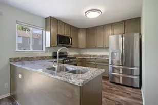 875 Emerald Dr, Pingree Grove, IL 60140 - Photo 2