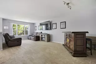875 Emerald Dr, Pingree Grove, IL 60140 - Photo 4