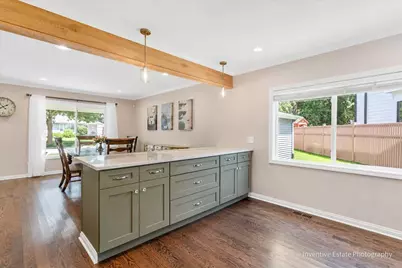 331 W Hillside Avenue, Elmhurst, IL 60126 - Photo 8