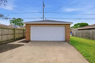 10910 S Ave L, Chicago, IL 60617 - Photo 28
