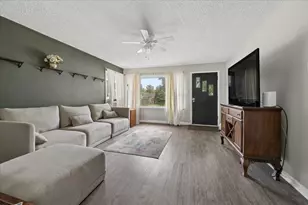 121 Davison St, Joliet, IL 60433 - Photo 2