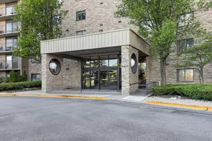 6340 Americana Dr, Willowbrook, IL 60527 - Photo 2