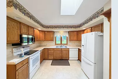 1909 Comanche Court #11, Freeport, IL 61032 - Photo 4