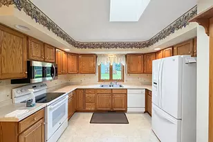 1909 Comanche Ct, Freeport, IL 61032 - Photo 4
