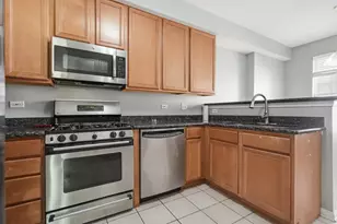 974 Kensington Dr, Northbrook, IL 60062 - Photo 6