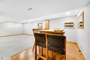 1341 E Thacker St, Schaumburg, IL 60173 - Photo 30