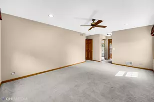 1341 E Thacker St, Schaumburg, IL 60173 - Photo 22