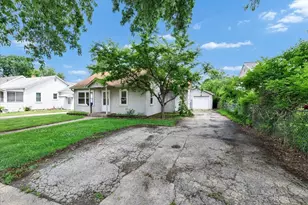 57 Wheeling Ave, Wheeling, IL 60090 - Photo 2
