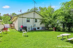 1429 N Pleasant Dr, Round Lake Beach, IL 60073 - Photo 16