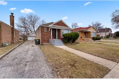 13904 S Tracy Avenue, Riverdale, IL 60827 - Photo 2