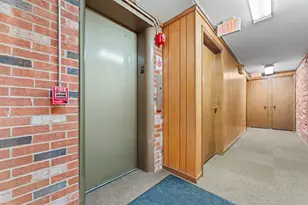 7110 W 93rd Pl, Oak Lawn, IL 60453 - Photo 2