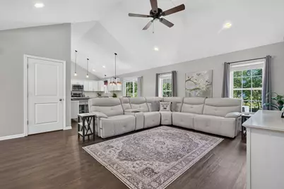 800 E Short Drive, Coal City, IL 60416 - Photo 4
