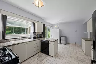 815 E Hintz Rd, Arlington Heights, IL 60004 - Photo 6