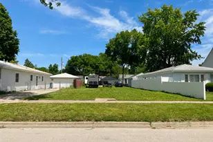 816 E Benton St, Morris, IL 60450 - Photo 1