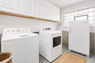 98 Lancaster Ln, Des Plaines, IL 60018 - Photo 10
