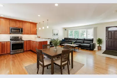98 Lancaster Lane, Des Plaines, IL 60018 - Photo 2