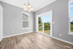 318 N Charles St, Cortland, IL 60112 - Photo 8