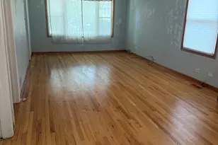 2439 W Byron St, Chicago, IL 60618 - Photo 2