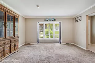 240 Park Crest Dr, Freeport, IL 61032 - Photo 4
