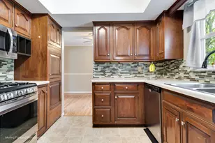 240 Park Crest Dr, Freeport, IL 61032 - Photo 14