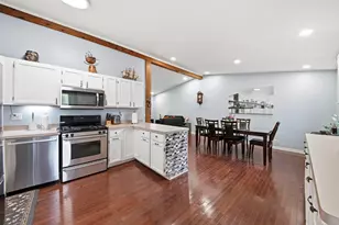 706 Hillside Dr, Streamwood, IL 60107 - Photo 8