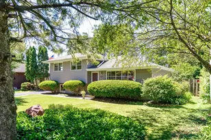 1407 Washington St, Lake in the Hills, IL 60156 - Photo 2