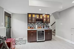 130 S Elm Tree Ln, Elmhurst, IL 60126 - Photo 18