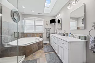 130 S Elm Tree Ln, Elmhurst, IL 60126 - Photo 10