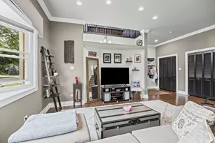 130 S Elm Tree Ln, Elmhurst, IL 60126 - Photo 6