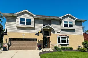 130 S Elm Tree Ln, Elmhurst, IL 60126 - Photo 1