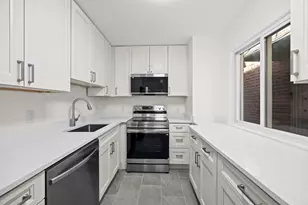 1615 W Greenleaf Ave, Chicago, IL 60626 - Photo 8