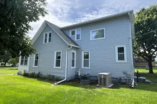 209 N School St, Atkinson, IL 61235 - Photo 6