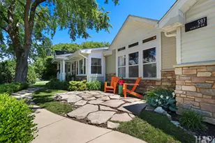 597 Dublin Dr, Mundelein, IL 60060 - Photo 2